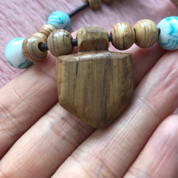 Handmade wooden beads bracelet with leather thread - Picture 9 of 9